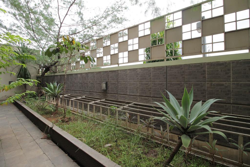 Reddoorz Plus Near Ambassador Mall Jakarta Exterior foto